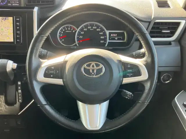 トヨタ ルーミー カスタムG 静岡県 2020(令2)年 5.1万km パールホワイトⅢ 純正ナビ(Cd/DVD/BT/フルセグ)/全方位カメラ/ETC2.0/D席N席シートヒーター/エンジンスタートボタン/両側パワースライドドア/パワーステアリング/パワーウィンドウ/アイドリングストップ/オートエアコン/スマートキー/スペアキー１本/クルーズコントロール/純正フロアマット/ウォークスルー/布シート/純正アルミホイール/ABS/横滑り防止装置/コーナーセンサー前後/レーンキープアシスト/オートライト/オートマチックハイビーム/LEDヘッドライト/Wエアバッグ/衝突軽減システム