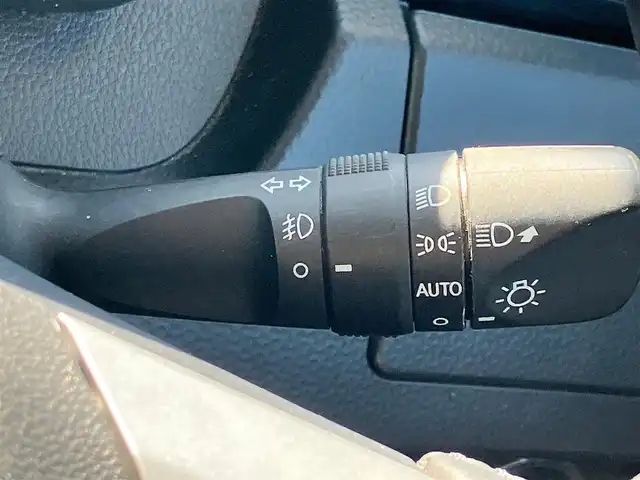 トヨタ ルーミー カスタムG 静岡県 2020(令2)年 5.1万km パールホワイトⅢ 純正ナビ(Cd/DVD/BT/フルセグ)/全方位カメラ/ETC2.0/D席N席シートヒーター/エンジンスタートボタン/両側パワースライドドア/パワーステアリング/パワーウィンドウ/アイドリングストップ/オートエアコン/スマートキー/スペアキー１本/クルーズコントロール/純正フロアマット/ウォークスルー/布シート/純正アルミホイール/ABS/横滑り防止装置/コーナーセンサー前後/レーンキープアシスト/オートライト/オートマチックハイビーム/LEDヘッドライト/Wエアバッグ/衝突軽減システム