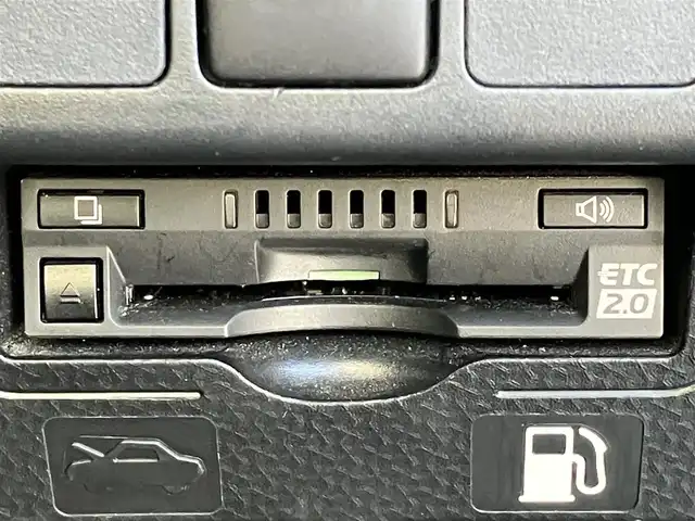 トヨタ ルーミー カスタムG 静岡県 2020(令2)年 5.1万km パールホワイトⅢ 純正ナビ(Cd/DVD/BT/フルセグ)/全方位カメラ/ETC2.0/D席N席シートヒーター/エンジンスタートボタン/両側パワースライドドア/パワーステアリング/パワーウィンドウ/アイドリングストップ/オートエアコン/スマートキー/スペアキー１本/クルーズコントロール/純正フロアマット/ウォークスルー/布シート/純正アルミホイール/ABS/横滑り防止装置/コーナーセンサー前後/レーンキープアシスト/オートライト/オートマチックハイビーム/LEDヘッドライト/Wエアバッグ/衝突軽減システム