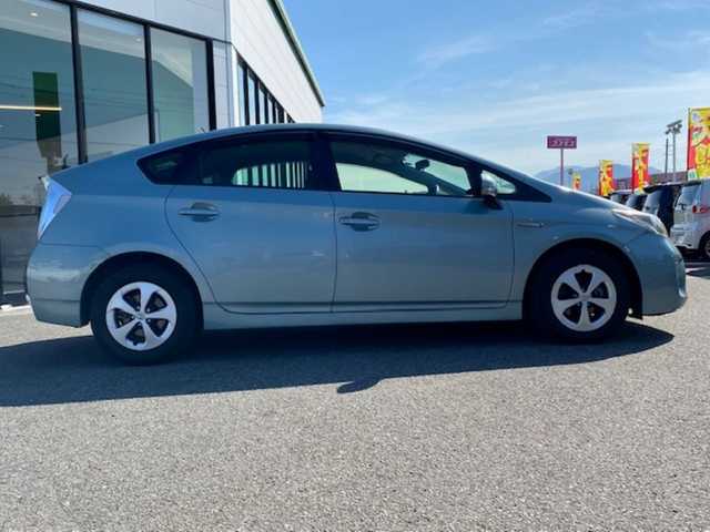 トヨタ プリウス S 兵庫県 2013(平25)年 7.2万km フロスティーグリーンマイカ 社外ナビ/・フルセグTV（SD/CD/DVD/Bluetooth)/・バックカメラ/車両接近緊急装置/ステアリングスイッチ/ECOモード/POWERモード/EVモード/ビルトインETC/純正フロアマット