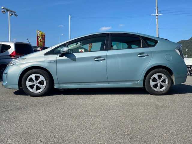 トヨタ プリウス S 兵庫県 2013(平25)年 7.2万km フロスティーグリーンマイカ 社外ナビ/・フルセグTV（SD/CD/DVD/Bluetooth)/・バックカメラ/車両接近緊急装置/ステアリングスイッチ/ECOモード/POWERモード/EVモード/ビルトインETC/純正フロアマット