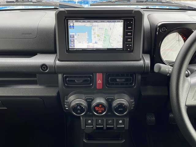 スズキ ジムニー XL 山口県 2023(令5)年 1万km ブリスクブルーM ワンオーナー/社外ナビ【CN-HE02WD】/・フルセグテレビ/・Bluetooth/・AM/FM/CD/DVD/スズキセーフティサポート/・デュアルセンサーブレーキサポート/・車線逸脱警報機能/・ふらつき警報機能/・標識認識機能/・ハイビームアシスト/・先行車発進お知らせ機能/D/N席シートヒーター/スマートキー/プッシュスタート/スペアキー/純正フロアマット/アイドリングストップ/ミラーヒーター/純正16インチAW