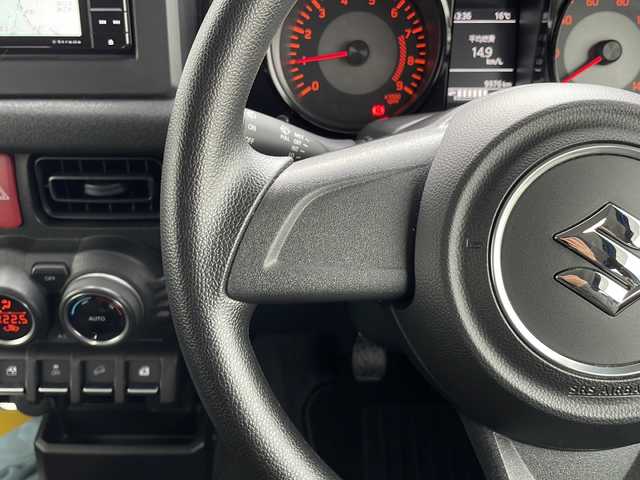 スズキ ジムニー XL 山口県 2023(令5)年 1万km ブリスクブルーM ワンオーナー/社外ナビ【CN-HE02WD】/・フルセグテレビ/・Bluetooth/・AM/FM/CD/DVD/スズキセーフティサポート/・デュアルセンサーブレーキサポート/・車線逸脱警報機能/・ふらつき警報機能/・標識認識機能/・ハイビームアシスト/・先行車発進お知らせ機能/D/N席シートヒーター/スマートキー/プッシュスタート/スペアキー/純正フロアマット/アイドリングストップ/ミラーヒーター/純正16インチAW