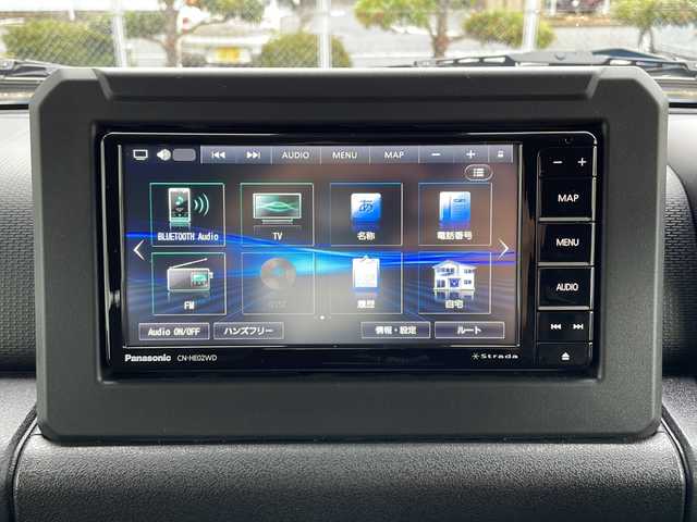 スズキ ジムニー XL 山口県 2023(令5)年 1万km ブリスクブルーM ワンオーナー/社外ナビ【CN-HE02WD】/・フルセグテレビ/・Bluetooth/・AM/FM/CD/DVD/スズキセーフティサポート/・デュアルセンサーブレーキサポート/・車線逸脱警報機能/・ふらつき警報機能/・標識認識機能/・ハイビームアシスト/・先行車発進お知らせ機能/D/N席シートヒーター/スマートキー/プッシュスタート/スペアキー/純正フロアマット/アイドリングストップ/ミラーヒーター/純正16インチAW