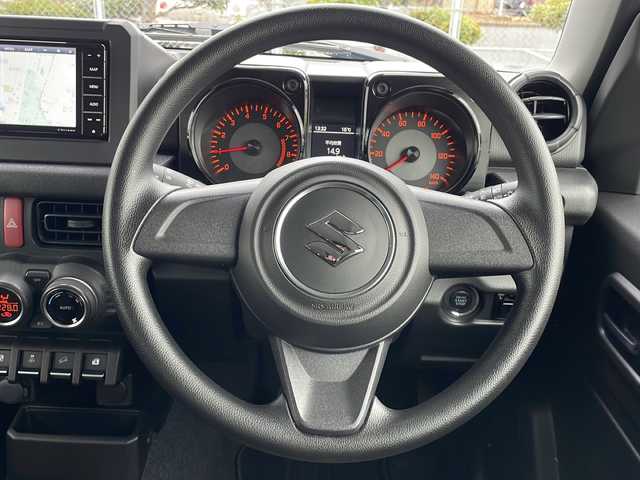 スズキ ジムニー XL 山口県 2023(令5)年 1万km ブリスクブルーM ワンオーナー/社外ナビ【CN-HE02WD】/・フルセグテレビ/・Bluetooth/・AM/FM/CD/DVD/スズキセーフティサポート/・デュアルセンサーブレーキサポート/・車線逸脱警報機能/・ふらつき警報機能/・標識認識機能/・ハイビームアシスト/・先行車発進お知らせ機能/D/N席シートヒーター/スマートキー/プッシュスタート/スペアキー/純正フロアマット/アイドリングストップ/ミラーヒーター/純正16インチAW