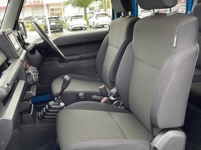 スズキ ジムニー XL 山口県 2023(令5)年 1万km ブリスクブルーM ワンオーナー/社外ナビ【CN-HE02WD】/・フルセグテレビ/・Bluetooth/・AM/FM/CD/DVD/スズキセーフティサポート/・デュアルセンサーブレーキサポート/・車線逸脱警報機能/・ふらつき警報機能/・標識認識機能/・ハイビームアシスト/・先行車発進お知らせ機能/D/N席シートヒーター/スマートキー/プッシュスタート/スペアキー/純正フロアマット/アイドリングストップ/ミラーヒーター/純正16インチAW