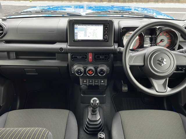 スズキ ジムニー XL 山口県 2023(令5)年 1万km ブリスクブルーM ワンオーナー/社外ナビ【CN-HE02WD】/・フルセグテレビ/・Bluetooth/・AM/FM/CD/DVD/スズキセーフティサポート/・デュアルセンサーブレーキサポート/・車線逸脱警報機能/・ふらつき警報機能/・標識認識機能/・ハイビームアシスト/・先行車発進お知らせ機能/D/N席シートヒーター/スマートキー/プッシュスタート/スペアキー/純正フロアマット/アイドリングストップ/ミラーヒーター/純正16インチAW