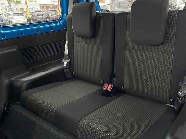 スズキ ジムニー XL 山口県 2023(令5)年 1万km ブリスクブルーM ワンオーナー/社外ナビ【CN-HE02WD】/・フルセグテレビ/・Bluetooth/・AM/FM/CD/DVD/スズキセーフティサポート/・デュアルセンサーブレーキサポート/・車線逸脱警報機能/・ふらつき警報機能/・標識認識機能/・ハイビームアシスト/・先行車発進お知らせ機能/D/N席シートヒーター/スマートキー/プッシュスタート/スペアキー/純正フロアマット/アイドリングストップ/ミラーヒーター/純正16インチAW