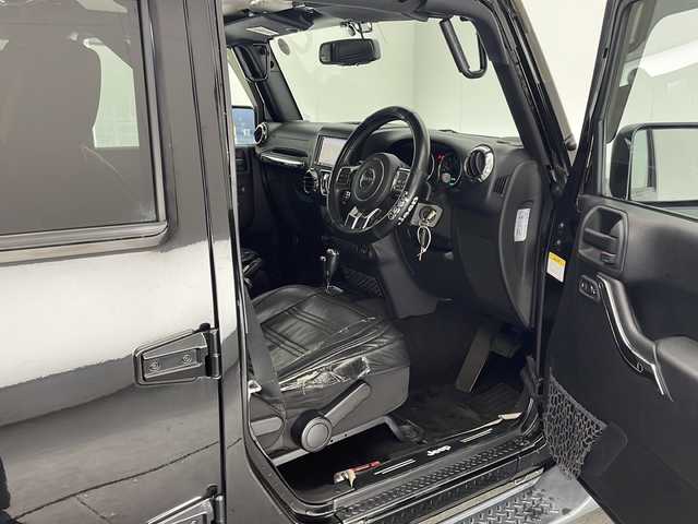 クライスラー・ジープ ジープ ラングラー アンリミテッド スポーツ 宮崎県 2016(平28)年 7.8万km ブラック ４ＷＤ　/社外ナビ　/フルセグＴＶ/Ｂｌｕｅｔｏｏｔｈ/ＦＭ／ＡＭ/ＤＶＤ　/バックカメラ /サイドカメラ /スペアキー　/ハンドルリモコン　/横滑り防止機能　/ダウンヒルアシストコントロール/ＥＴＣ