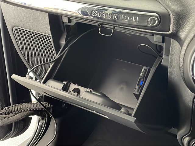 クライスラー・ジープ ジープ ラングラー アンリミテッド スポーツ 宮崎県 2016(平28)年 7.8万km ブラック ４ＷＤ　/社外ナビ　/フルセグＴＶ/Ｂｌｕｅｔｏｏｔｈ/ＦＭ／ＡＭ/ＤＶＤ　/バックカメラ /サイドカメラ /スペアキー　/ハンドルリモコン　/横滑り防止機能　/ダウンヒルアシストコントロール/ＥＴＣ