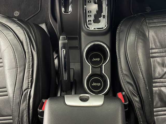 クライスラー・ジープ ジープ ラングラー アンリミテッド スポーツ 宮崎県 2016(平28)年 7.8万km ブラック ４ＷＤ　/社外ナビ　/フルセグＴＶ/Ｂｌｕｅｔｏｏｔｈ/ＦＭ／ＡＭ/ＤＶＤ　/バックカメラ /サイドカメラ /スペアキー　/ハンドルリモコン　/横滑り防止機能　/ダウンヒルアシストコントロール/ＥＴＣ