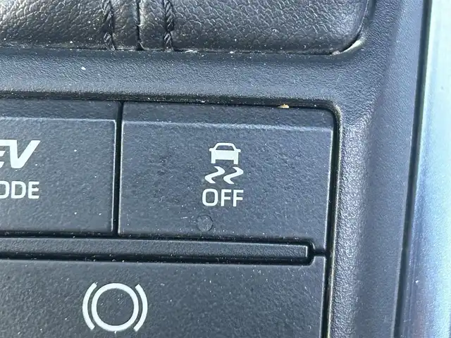 トヨタ クラウン ハイブリッド S 岡山県 2022(令4)年 6万km ブラック 登録時走行距離129301km/ワンオーナー/純正12.3型ナビ/フルセグTV(AM/FM/CD/DVD/Bluetooth)/バックカメラ/ビルトインETC2.0/トヨタセーフティセンス/・ブラインドスポットモニター/・レーダークルーズコントロール/・オートマチックハイビーム/・プリクラッシュセーフティ/・レーンディバーチャーアラート/横滑り防止装置/オートブレーキホールド/D/N席パワーシート/D/N席シートヒーター/ステアリングヒーター/ハーフレザーシート/純正フロアマット/17インチ純正AW