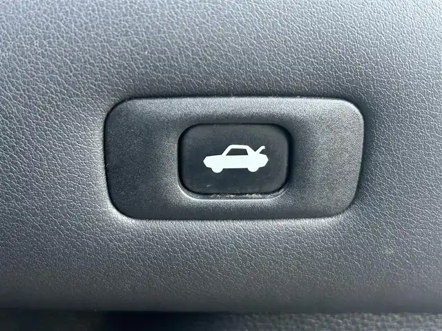 トヨタ クラウン ハイブリッド S 岡山県 2022(令4)年 6万km ブラック 登録時走行距離129301km/ワンオーナー/純正12.3型ナビ/フルセグTV(AM/FM/CD/DVD/Bluetooth)/バックカメラ/ビルトインETC2.0/トヨタセーフティセンス/・ブラインドスポットモニター/・レーダークルーズコントロール/・オートマチックハイビーム/・プリクラッシュセーフティ/・レーンディバーチャーアラート/横滑り防止装置/オートブレーキホールド/D/N席パワーシート/D/N席シートヒーター/ステアリングヒーター/ハーフレザーシート/純正フロアマット/17インチ純正AW