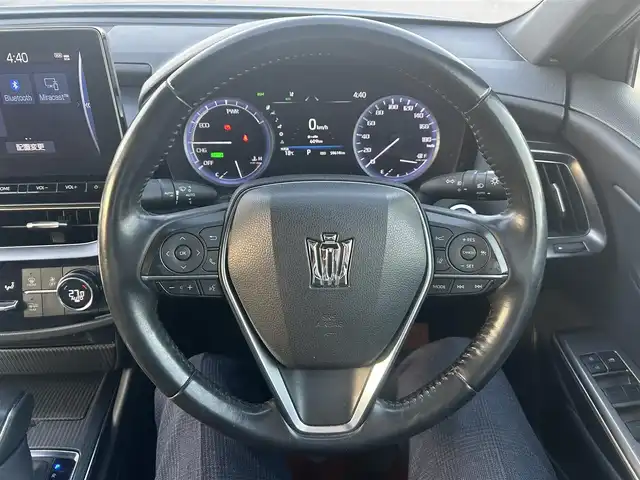 トヨタ クラウン ハイブリッド S 岡山県 2022(令4)年 6万km ブラック 登録時走行距離129301km/ワンオーナー/純正12.3型ナビ/フルセグTV(AM/FM/CD/DVD/Bluetooth)/バックカメラ/ビルトインETC2.0/トヨタセーフティセンス/・ブラインドスポットモニター/・レーダークルーズコントロール/・オートマチックハイビーム/・プリクラッシュセーフティ/・レーンディバーチャーアラート/横滑り防止装置/オートブレーキホールド/D/N席パワーシート/D/N席シートヒーター/ステアリングヒーター/ハーフレザーシート/純正フロアマット/17インチ純正AW