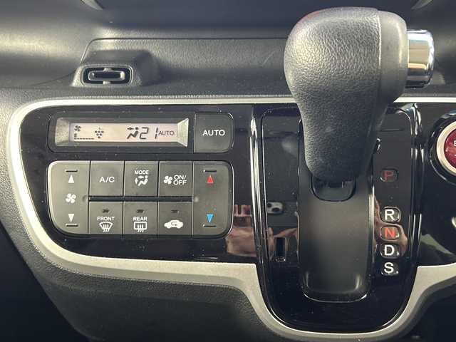 ホンダ Ｎ ＢＯＸ カスタム G ターボ Lパッケージ 愛知県 2015(平27)年 5.6万km ブリティッシュグリーンP 禁煙車/ターボ/純正7インチナビ/（CD/DVD/Bluetooth/フルセグTV/SD)/バックカメラ/ETC/ハーフレザーシート/両側パワースライドドア/パドルシフト/アイドリングストップ/純正15インチアルミホイール/スマートキー/スペアキー1本/プッシュスタート/HIDヘッドライト/フロントフォグライト/純正フロアマット/ベンチシート/チップアップシート/横滑り防止装置