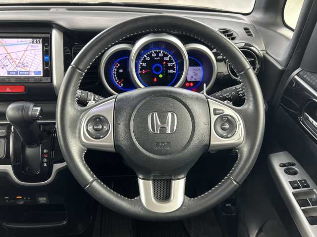 ホンダ Ｎ ＢＯＸ カスタム G ターボ Lパッケージ 愛知県 2015(平27)年 5.6万km ブリティッシュグリーンP 禁煙車/ターボ/純正7インチナビ/（CD/DVD/Bluetooth/フルセグTV/SD)/バックカメラ/ETC/ハーフレザーシート/両側パワースライドドア/パドルシフト/アイドリングストップ/純正15インチアルミホイール/スマートキー/スペアキー1本/プッシュスタート/HIDヘッドライト/フロントフォグライト/純正フロアマット/ベンチシート/チップアップシート/横滑り防止装置