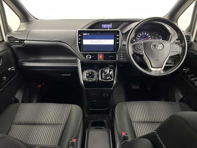 トヨタ ヴォクシー ハイブリッド ZS 煌Ⅱ 埼玉県 2020(令2)年 6.7万km ホワイトパールクリスタルシャイン 純正ナビ/　(Bluetooth/CD/DVD/FM/AM)/純正フリップダウンモニター/フルセグテレビ/バックカメラ/ビルトインETC/運転席・助手席シートヒーター/両側パワースライドドア/クルーズコントロール/衝突被害軽減ブレーキ/車線逸脱警報/クリアランスソナー/オートハイビーム/オートLEDライト/プッシュスタート/純正16インチアルミホイール