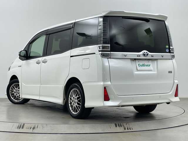 トヨタ ヴォクシー ハイブリッド ZS 煌Ⅱ 埼玉県 2020(令2)年 6.7万km ホワイトパールクリスタルシャイン 純正ナビ/　(Bluetooth/CD/DVD/FM/AM)/純正フリップダウンモニター/フルセグテレビ/バックカメラ/ビルトインETC/運転席・助手席シートヒーター/両側パワースライドドア/クルーズコントロール/衝突被害軽減ブレーキ/車線逸脱警報/クリアランスソナー/オートハイビーム/オートLEDライト/プッシュスタート/純正16インチアルミホイール