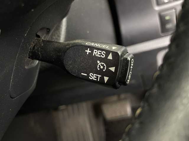 トヨタ ヴォクシー ハイブリッド ZS 煌Ⅱ 埼玉県 2020(令2)年 6.7万km ホワイトパールクリスタルシャイン 純正ナビ/　(Bluetooth/CD/DVD/FM/AM)/純正フリップダウンモニター/フルセグテレビ/バックカメラ/ビルトインETC/運転席・助手席シートヒーター/両側パワースライドドア/クルーズコントロール/衝突被害軽減ブレーキ/車線逸脱警報/クリアランスソナー/オートハイビーム/オートLEDライト/プッシュスタート/純正16インチアルミホイール