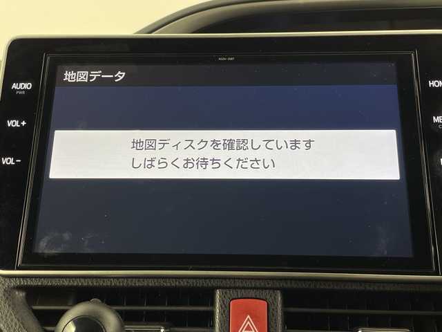 トヨタ ヴォクシー ハイブリッド ZS 煌Ⅱ 埼玉県 2020(令2)年 6.7万km ホワイトパールクリスタルシャイン 純正ナビ/　(Bluetooth/CD/DVD/FM/AM)/純正フリップダウンモニター/フルセグテレビ/バックカメラ/ビルトインETC/運転席・助手席シートヒーター/両側パワースライドドア/クルーズコントロール/衝突被害軽減ブレーキ/車線逸脱警報/クリアランスソナー/オートハイビーム/オートLEDライト/プッシュスタート/純正16インチアルミホイール