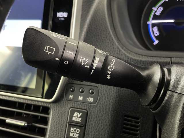 トヨタ ヴォクシー ハイブリッド ZS 煌Ⅱ 埼玉県 2020(令2)年 6.7万km ホワイトパールクリスタルシャイン 純正ナビ/　(Bluetooth/CD/DVD/FM/AM)/純正フリップダウンモニター/フルセグテレビ/バックカメラ/ビルトインETC/運転席・助手席シートヒーター/両側パワースライドドア/クルーズコントロール/衝突被害軽減ブレーキ/車線逸脱警報/クリアランスソナー/オートハイビーム/オートLEDライト/プッシュスタート/純正16インチアルミホイール