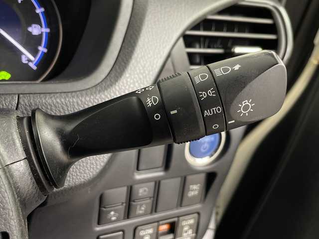 トヨタ ヴォクシー ハイブリッド ZS 煌Ⅱ 埼玉県 2020(令2)年 6.7万km ホワイトパールクリスタルシャイン 純正ナビ/　(Bluetooth/CD/DVD/FM/AM)/純正フリップダウンモニター/フルセグテレビ/バックカメラ/ビルトインETC/運転席・助手席シートヒーター/両側パワースライドドア/クルーズコントロール/衝突被害軽減ブレーキ/車線逸脱警報/クリアランスソナー/オートハイビーム/オートLEDライト/プッシュスタート/純正16インチアルミホイール