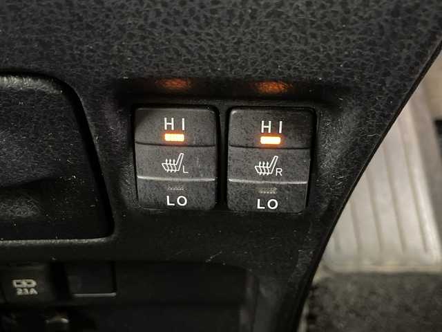 トヨタ ヴォクシー ハイブリッド ZS 煌Ⅱ 埼玉県 2020(令2)年 6.7万km ホワイトパールクリスタルシャイン 純正ナビ/　(Bluetooth/CD/DVD/FM/AM)/純正フリップダウンモニター/フルセグテレビ/バックカメラ/ビルトインETC/運転席・助手席シートヒーター/両側パワースライドドア/クルーズコントロール/衝突被害軽減ブレーキ/車線逸脱警報/クリアランスソナー/オートハイビーム/オートLEDライト/プッシュスタート/純正16インチアルミホイール