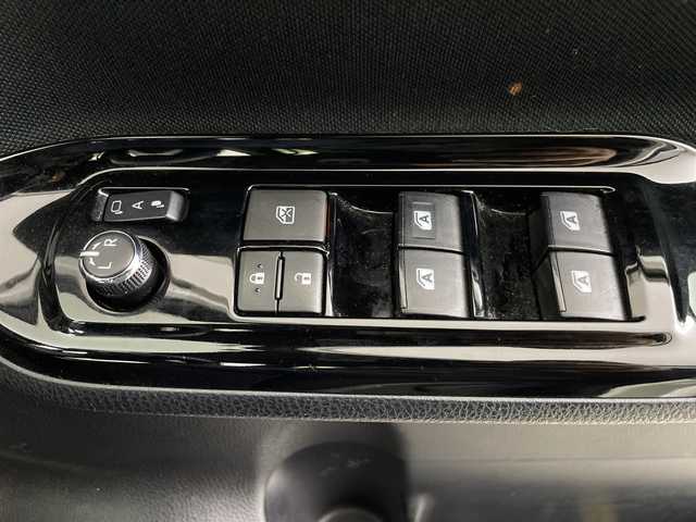 トヨタ ヴォクシー ハイブリッド ZS 煌Ⅱ 埼玉県 2020(令2)年 6.7万km ホワイトパールクリスタルシャイン 純正ナビ/　(Bluetooth/CD/DVD/FM/AM)/純正フリップダウンモニター/フルセグテレビ/バックカメラ/ビルトインETC/運転席・助手席シートヒーター/両側パワースライドドア/クルーズコントロール/衝突被害軽減ブレーキ/車線逸脱警報/クリアランスソナー/オートハイビーム/オートLEDライト/プッシュスタート/純正16インチアルミホイール