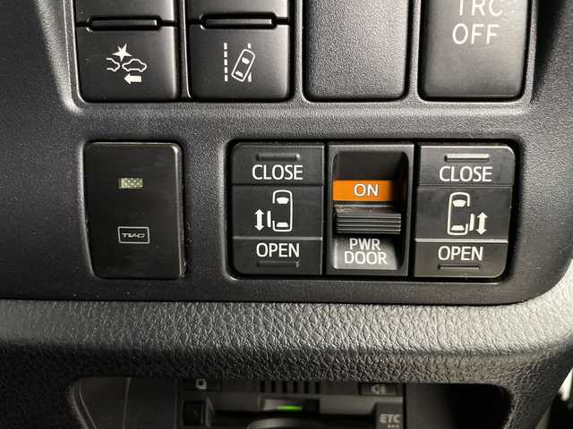 トヨタ ヴォクシー ハイブリッド ZS 煌Ⅱ 埼玉県 2020(令2)年 6.7万km ホワイトパールクリスタルシャイン 純正ナビ/　(Bluetooth/CD/DVD/FM/AM)/純正フリップダウンモニター/フルセグテレビ/バックカメラ/ビルトインETC/運転席・助手席シートヒーター/両側パワースライドドア/クルーズコントロール/衝突被害軽減ブレーキ/車線逸脱警報/クリアランスソナー/オートハイビーム/オートLEDライト/プッシュスタート/純正16インチアルミホイール