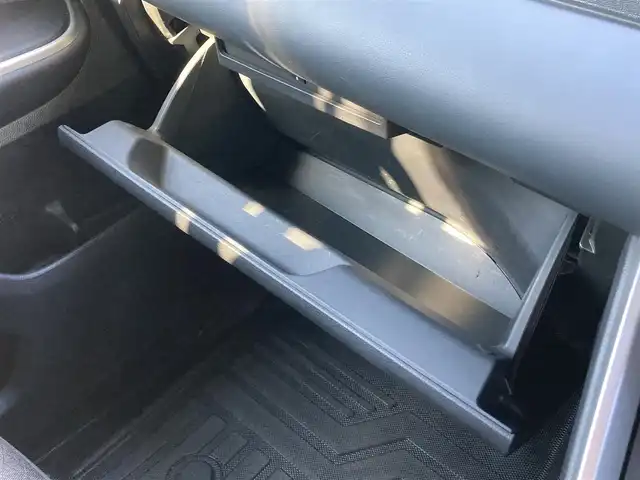 トヨタ ノア S－G 静岡県 2022(令4)年 1.4万km アティチュードブラックマイカ Toyota Safety Sense/純正10.5インチナビ/　AM FM CD DVD Bluetooth USB AppleCarPlay AndroidAuto/フルセグTV/LEDオートヘッドランプ/レーダークルーズコントロール/ハーフレザーシート/前後方クリアランスソナー/両側パワースライドドア/純正16インチアルミホイール/オートブレーキホールド/スマートキー＆プッシュスタート/パーキングアシスト/ビルトインETC2.0/バックモニター/前後方ドライブレコーダー