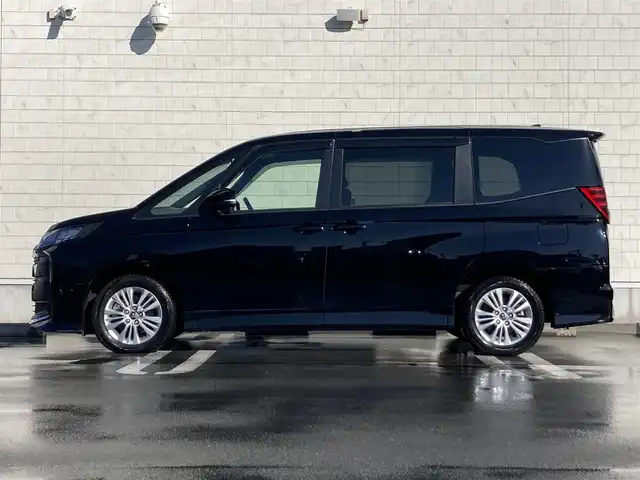 トヨタ ノア S－G 静岡県 2022(令4)年 1.4万km アティチュードブラックマイカ Toyota Safety Sense/純正10.5インチナビ/　AM FM CD DVD Bluetooth USB AppleCarPlay AndroidAuto/フルセグTV/LEDオートヘッドランプ/レーダークルーズコントロール/ハーフレザーシート/前後方クリアランスソナー/両側パワースライドドア/純正16インチアルミホイール/オートブレーキホールド/スマートキー＆プッシュスタート/パーキングアシスト/ビルトインETC2.0/バックモニター/前後方ドライブレコーダー