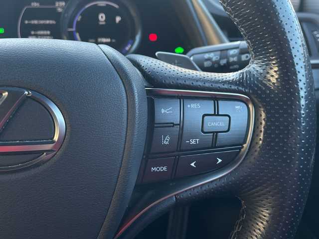 レクサス ＥＳ 300h Fスポーツ 神奈川県 2020(令2)年 7.8万km ホワイトノーヴァガラスフレーク 純正12.3インチナビ/セーフティシステムプラス/TRDエアロ/メモリーシート/デジタルインナーミラー/ドライブレコーダー/ヘッドアップディスプレイ/ブラインドスポットモニター/衝突被害軽減システム/車線逸脱警報/バックカメラ/サンルーフ/レザーシート/横滑り防止装置/ETC/アイドリングストップ/LEDヘッドライト/フォグランプ/オートライト/ウィンカーミラー/電動格納ミラー/純正19インチAW/シートヒーター/エアシート/シートリフター/ステアリングヒーター/プッシュスタート/スマートキー/フロアマット/スペアキー/取扱説明書/保証書/プリクラッシュセーフティ/レーントレーシングアシスト/アダプティブハイビームシステム/レーダークルーズコントロール/ロードサインアシスト