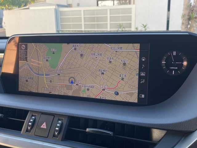 レクサス ＥＳ 300h Fスポーツ 神奈川県 2020(令2)年 7.8万km ホワイトノーヴァガラスフレーク 純正12.3インチナビ/セーフティシステムプラス/TRDエアロ/メモリーシート/デジタルインナーミラー/ドライブレコーダー/ヘッドアップディスプレイ/ブラインドスポットモニター/衝突被害軽減システム/車線逸脱警報/バックカメラ/サンルーフ/レザーシート/横滑り防止装置/ETC/アイドリングストップ/LEDヘッドライト/フォグランプ/オートライト/ウィンカーミラー/電動格納ミラー/純正19インチAW/シートヒーター/エアシート/シートリフター/ステアリングヒーター/プッシュスタート/スマートキー/フロアマット/スペアキー/取扱説明書/保証書/プリクラッシュセーフティ/レーントレーシングアシスト/アダプティブハイビームシステム/レーダークルーズコントロール/ロードサインアシスト