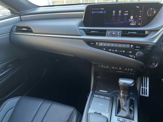 レクサス ＥＳ 300h Fスポーツ 神奈川県 2020(令2)年 7.8万km ホワイトノーヴァガラスフレーク 純正12.3インチナビ/セーフティシステムプラス/TRDエアロ/メモリーシート/デジタルインナーミラー/ドライブレコーダー/ヘッドアップディスプレイ/ブラインドスポットモニター/衝突被害軽減システム/車線逸脱警報/バックカメラ/サンルーフ/レザーシート/横滑り防止装置/ETC/アイドリングストップ/LEDヘッドライト/フォグランプ/オートライト/ウィンカーミラー/電動格納ミラー/純正19インチAW/シートヒーター/エアシート/シートリフター/ステアリングヒーター/プッシュスタート/スマートキー/フロアマット/スペアキー/取扱説明書/保証書/プリクラッシュセーフティ/レーントレーシングアシスト/アダプティブハイビームシステム/レーダークルーズコントロール/ロードサインアシスト