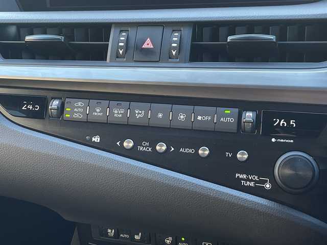 レクサス ＥＳ 300h Fスポーツ 神奈川県 2020(令2)年 7.8万km ホワイトノーヴァガラスフレーク 純正12.3インチナビ/セーフティシステムプラス/TRDエアロ/メモリーシート/デジタルインナーミラー/ドライブレコーダー/ヘッドアップディスプレイ/ブラインドスポットモニター/衝突被害軽減システム/車線逸脱警報/バックカメラ/サンルーフ/レザーシート/横滑り防止装置/ETC/アイドリングストップ/LEDヘッドライト/フォグランプ/オートライト/ウィンカーミラー/電動格納ミラー/純正19インチAW/シートヒーター/エアシート/シートリフター/ステアリングヒーター/プッシュスタート/スマートキー/フロアマット/スペアキー/取扱説明書/保証書/プリクラッシュセーフティ/レーントレーシングアシスト/アダプティブハイビームシステム/レーダークルーズコントロール/ロードサインアシスト