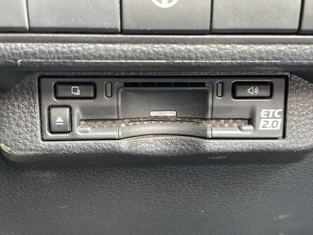 トヨタ カローラ G 神奈川県 2023(令5)年 1.4万km プラチナホワイトパールマイカ 純正ナビ/フルセグTV/Bluetooth/ＥＴＣ/追従式クルーズコントロール/バックカメラ/ＭＴモード付ＡＴ/前後コーナーセンサー/クリアランスソナー/レーンキープアシスト/前席シートヒーター/オートマチックハイビーム/オートライト/横滑り防止装置/盗難防止装置/衝突被害軽減システム/ABS