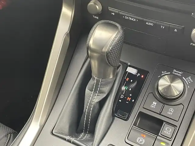 レクサス ＮＸ 300 Fスポーツ 埼玉県 2018(平30)年 5.2万km ホワイトノーヴァガラスフレーク Fスポーツ/純正メモリーナビ/フルセグTV/バックカメラ/LEDライト/プリクラッシュセーフティ/レーンディパーチャーアラート/オートマチックハイビームアシスト/アイドリングストップ/レーダークルーズ/大型ムーンルーフ/ETC/レザーシート/シートヒーター/パワーシート/ステアリングヒーター/パワーバックドア/スマートキー/プッシュスタート