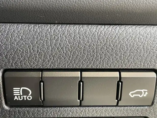 レクサス ＮＸ 300 Fスポーツ 埼玉県 2018(平30)年 5.2万km ホワイトノーヴァガラスフレーク Fスポーツ/純正メモリーナビ/フルセグTV/バックカメラ/LEDライト/プリクラッシュセーフティ/レーンディパーチャーアラート/オートマチックハイビームアシスト/アイドリングストップ/レーダークルーズ/大型ムーンルーフ/ETC/レザーシート/シートヒーター/パワーシート/ステアリングヒーター/パワーバックドア/スマートキー/プッシュスタート