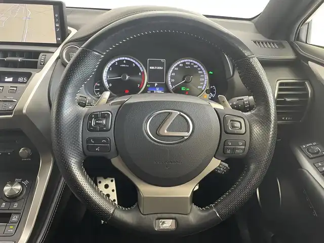 レクサス ＮＸ 300 Fスポーツ 埼玉県 2018(平30)年 5.2万km ホワイトノーヴァガラスフレーク Fスポーツ/純正メモリーナビ/フルセグTV/バックカメラ/LEDライト/プリクラッシュセーフティ/レーンディパーチャーアラート/オートマチックハイビームアシスト/アイドリングストップ/レーダークルーズ/大型ムーンルーフ/ETC/レザーシート/シートヒーター/パワーシート/ステアリングヒーター/パワーバックドア/スマートキー/プッシュスタート