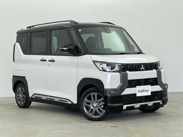 三菱 デリカミニ T プレミアム 富山県 2024(令6)年 0.1万km未満 アメジストブラック/シルキーホワイト 純正9型ディスプレイオーディオ（AM/FM/BT/USB）/全方位カメラ/デジタルインナーミラー/両側パワースライドドア/ハーフレザーシート/シートヒーター/ハンドルヒーター/衝突被害軽減システム/レーダークルーズコントロール/レーンキープアシスト/コーナーセンサー/横滑り防止装置/アイドリングストップ/ダウンヒルアシストコントロール/サイドデカール/オートLEDライト/純正アルミホイール/オートホールド付電子パーキング/革巻きステアリング/ステアリングスイッチ/スマートキー/スペアキー