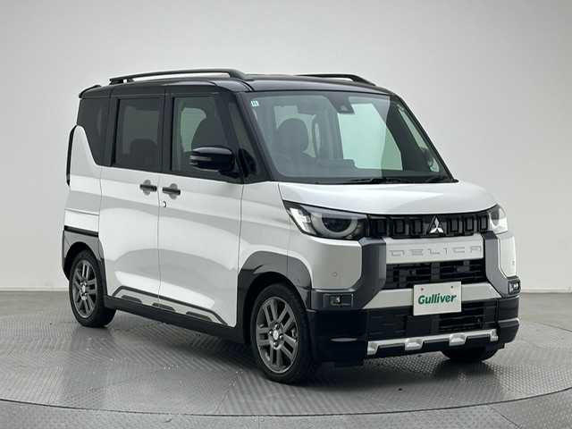 三菱 デリカミニ T プレミアム 兵庫県 2024(令6)年 0.1千km アメジストブラック/シルキーホワイト 登録時走行距離:14km/純正9型ディスプレイオーディオ（AM/FM/BT/USB）/全方位カメラ/デジタルインナーミラー/両側パワースライドドア/ハーフレザーシート/シートヒーター/ハンドルヒーター/衝突被害軽減システム/レーダークルーズコントロール/レーンキープアシスト/コーナーセンサー/横滑り防止装置/アイドリングストップ/ダウンヒルアシストコントロール/サイドデカール/オートLEDライト/純正アルミホイール/オートホールド付電子パーキング/革巻きステアリング/ステアリングスイッチ/スマートキー/スペアキー