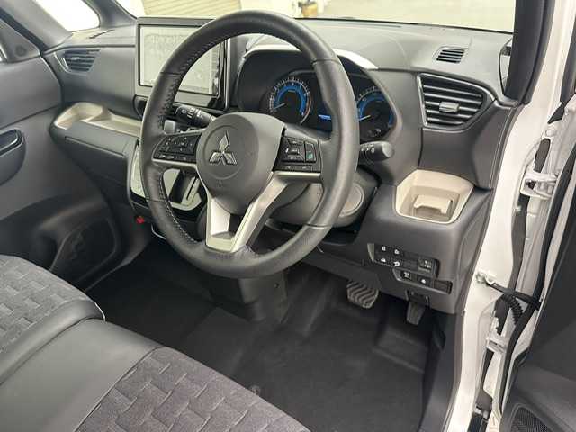 三菱 デリカミニ T プレミアム 兵庫県 2024(令6)年 0.1千km アメジストブラック/シルキーホワイト 登録時走行距離:14km/純正9型ディスプレイオーディオ（AM/FM/BT/USB）/全方位カメラ/デジタルインナーミラー/両側パワースライドドア/ハーフレザーシート/シートヒーター/ハンドルヒーター/衝突被害軽減システム/レーダークルーズコントロール/レーンキープアシスト/コーナーセンサー/横滑り防止装置/アイドリングストップ/ダウンヒルアシストコントロール/サイドデカール/オートLEDライト/純正アルミホイール/オートホールド付電子パーキング/革巻きステアリング/ステアリングスイッチ/スマートキー/スペアキー