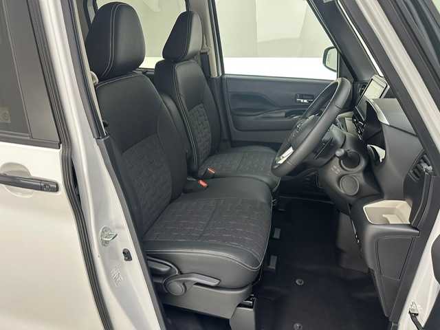 三菱 デリカミニ T プレミアム 兵庫県 2024(令6)年 0.1千km アメジストブラック/シルキーホワイト 登録時走行距離:14km/純正9型ディスプレイオーディオ（AM/FM/BT/USB）/全方位カメラ/デジタルインナーミラー/両側パワースライドドア/ハーフレザーシート/シートヒーター/ハンドルヒーター/衝突被害軽減システム/レーダークルーズコントロール/レーンキープアシスト/コーナーセンサー/横滑り防止装置/アイドリングストップ/ダウンヒルアシストコントロール/サイドデカール/オートLEDライト/純正アルミホイール/オートホールド付電子パーキング/革巻きステアリング/ステアリングスイッチ/スマートキー/スペアキー