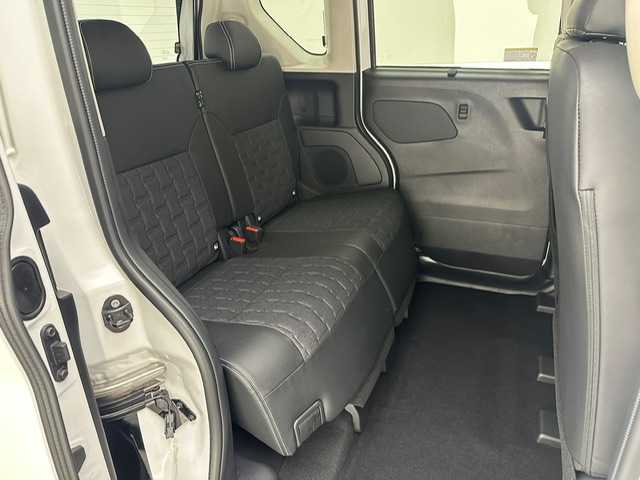 三菱 デリカミニ T プレミアム 兵庫県 2024(令6)年 0.1千km アメジストブラック/シルキーホワイト 登録時走行距離:14km/純正9型ディスプレイオーディオ（AM/FM/BT/USB）/全方位カメラ/デジタルインナーミラー/両側パワースライドドア/ハーフレザーシート/シートヒーター/ハンドルヒーター/衝突被害軽減システム/レーダークルーズコントロール/レーンキープアシスト/コーナーセンサー/横滑り防止装置/アイドリングストップ/ダウンヒルアシストコントロール/サイドデカール/オートLEDライト/純正アルミホイール/オートホールド付電子パーキング/革巻きステアリング/ステアリングスイッチ/スマートキー/スペアキー