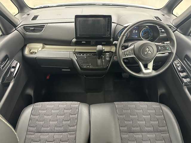 三菱 デリカミニ T プレミアム 兵庫県 2024(令6)年 0.1千km アメジストブラック/シルキーホワイト 登録時走行距離:14km/純正9型ディスプレイオーディオ（AM/FM/BT/USB）/全方位カメラ/デジタルインナーミラー/両側パワースライドドア/ハーフレザーシート/シートヒーター/ハンドルヒーター/衝突被害軽減システム/レーダークルーズコントロール/レーンキープアシスト/コーナーセンサー/横滑り防止装置/アイドリングストップ/ダウンヒルアシストコントロール/サイドデカール/オートLEDライト/純正アルミホイール/オートホールド付電子パーキング/革巻きステアリング/ステアリングスイッチ/スマートキー/スペアキー