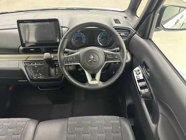 三菱 デリカミニ T プレミアム 兵庫県 2024(令6)年 0.1千km アメジストブラック/シルキーホワイト 登録時走行距離:14km/純正9型ディスプレイオーディオ（AM/FM/BT/USB）/全方位カメラ/デジタルインナーミラー/両側パワースライドドア/ハーフレザーシート/シートヒーター/ハンドルヒーター/衝突被害軽減システム/レーダークルーズコントロール/レーンキープアシスト/コーナーセンサー/横滑り防止装置/アイドリングストップ/ダウンヒルアシストコントロール/サイドデカール/オートLEDライト/純正アルミホイール/オートホールド付電子パーキング/革巻きステアリング/ステアリングスイッチ/スマートキー/スペアキー