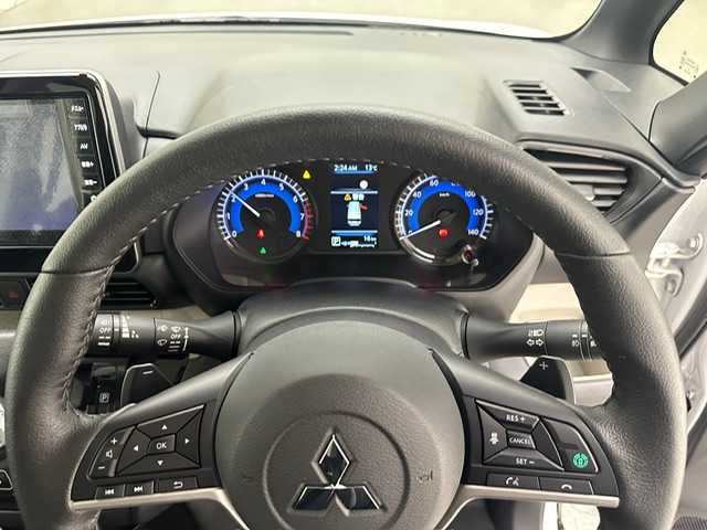 三菱 デリカミニ T プレミアム 兵庫県 2024(令6)年 0.1千km アメジストブラック/シルキーホワイト 登録時走行距離:14km/純正9型ディスプレイオーディオ（AM/FM/BT/USB）/全方位カメラ/デジタルインナーミラー/両側パワースライドドア/ハーフレザーシート/シートヒーター/ハンドルヒーター/衝突被害軽減システム/レーダークルーズコントロール/レーンキープアシスト/コーナーセンサー/横滑り防止装置/アイドリングストップ/ダウンヒルアシストコントロール/サイドデカール/オートLEDライト/純正アルミホイール/オートホールド付電子パーキング/革巻きステアリング/ステアリングスイッチ/スマートキー/スペアキー