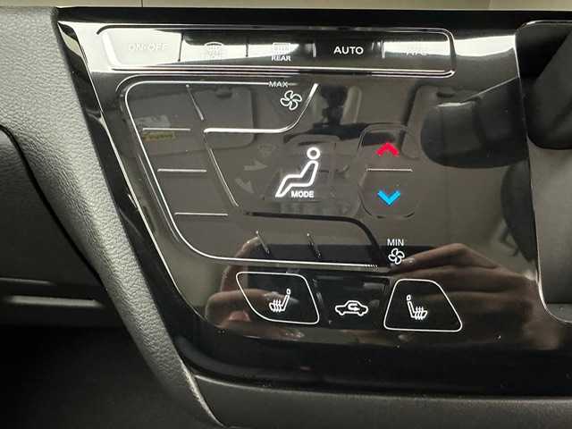 三菱 デリカミニ T プレミアム 兵庫県 2024(令6)年 0.1千km アメジストブラック/シルキーホワイト 登録時走行距離:14km/純正9型ディスプレイオーディオ（AM/FM/BT/USB）/全方位カメラ/デジタルインナーミラー/両側パワースライドドア/ハーフレザーシート/シートヒーター/ハンドルヒーター/衝突被害軽減システム/レーダークルーズコントロール/レーンキープアシスト/コーナーセンサー/横滑り防止装置/アイドリングストップ/ダウンヒルアシストコントロール/サイドデカール/オートLEDライト/純正アルミホイール/オートホールド付電子パーキング/革巻きステアリング/ステアリングスイッチ/スマートキー/スペアキー