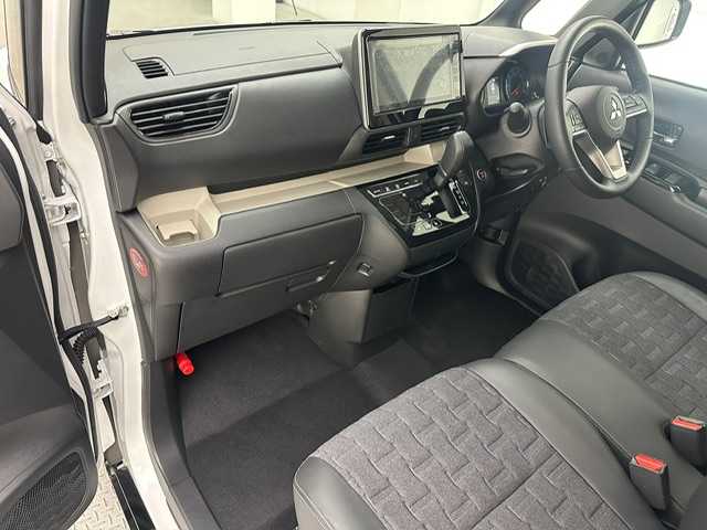 三菱 デリカミニ T プレミアム 兵庫県 2024(令6)年 0.1千km アメジストブラック/シルキーホワイト 登録時走行距離:14km/純正9型ディスプレイオーディオ（AM/FM/BT/USB）/全方位カメラ/デジタルインナーミラー/両側パワースライドドア/ハーフレザーシート/シートヒーター/ハンドルヒーター/衝突被害軽減システム/レーダークルーズコントロール/レーンキープアシスト/コーナーセンサー/横滑り防止装置/アイドリングストップ/ダウンヒルアシストコントロール/サイドデカール/オートLEDライト/純正アルミホイール/オートホールド付電子パーキング/革巻きステアリング/ステアリングスイッチ/スマートキー/スペアキー