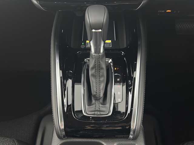 ホンダ ヴェゼル ハイブリッド e:HEV Z 愛知県 2025(令7)年 0.1万km未満 クリスタルブラックパール 登録済未使用車/純正9型メモリナビ/（フルセグTV/Ｂｌｕｅｔｏｏtｈ//AppleCarPlay/AndroidAuto/FM)/バックカメラ/置くだけ充電/シーケンシャルウインカー/ビルトインＥＴＣ２．０/衝突軽減ブレーキ/レーンキープアシスト/レーダークルーズコントロール/ブラインドスポットモニター/ステアリングヒーター/パドルシフト/革巻きステアリング/パワーバックドア/シートヒーター/純正アルミホイール/LEDヘッドライト/フロントフォグライト/ダウンヒルアシスト/スマートキー/プッシュスタート/クリアランスソナー/横滑り防止装置